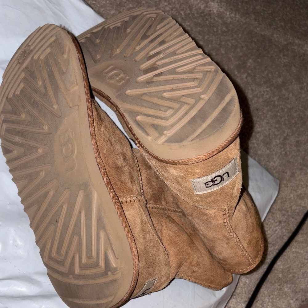 UGG Chestnut Suede Short Boot - Picture 3 of 5